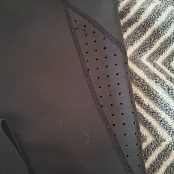 KENDALL + KYLIE Black Athletic Leggings Sz M 26.5 Inseam Hidden Pocket - Picture 7 of 7